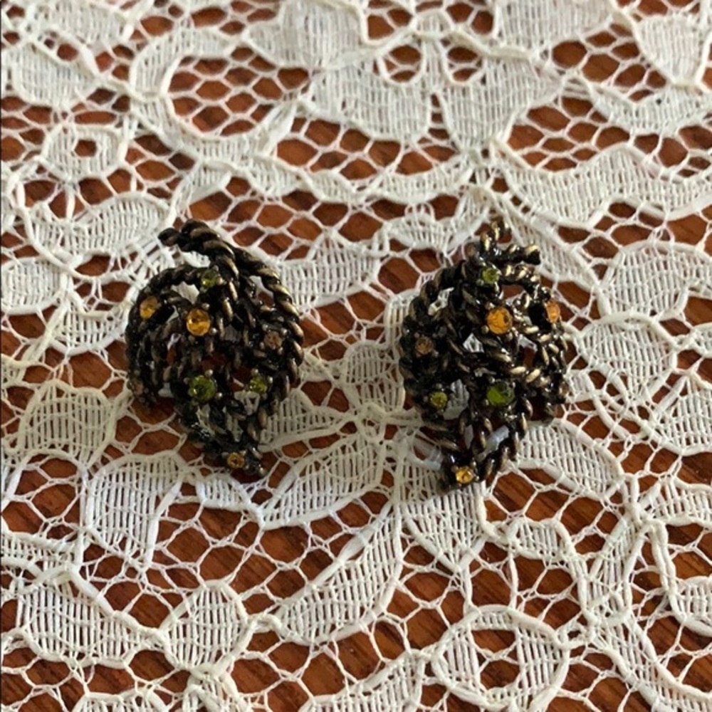 ESTATE Jewelry Avon Clíp on Earrings Pre Owned
